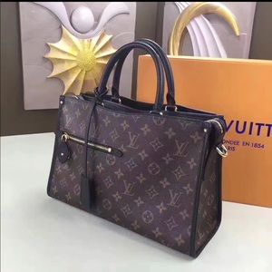 Meet your Posher, Latara